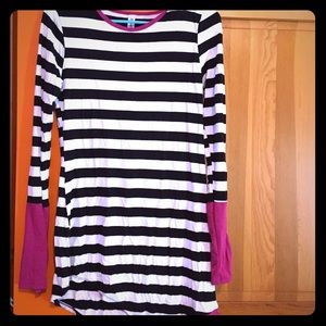Long sleeve stripped shirt.